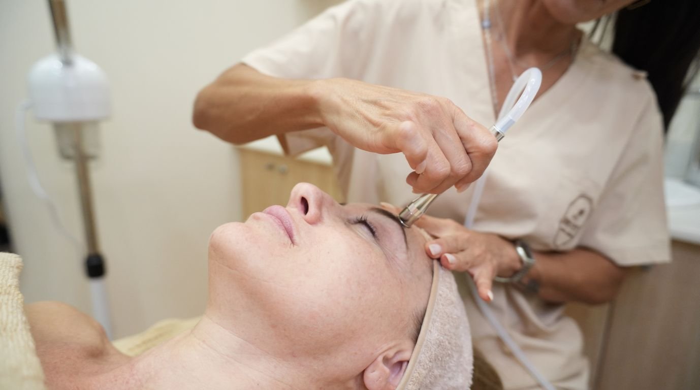 Peeling de Diamante: Renueva Tu Piel Sin Tiempo de Recuperación